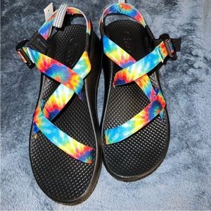 Sandals new with out tags